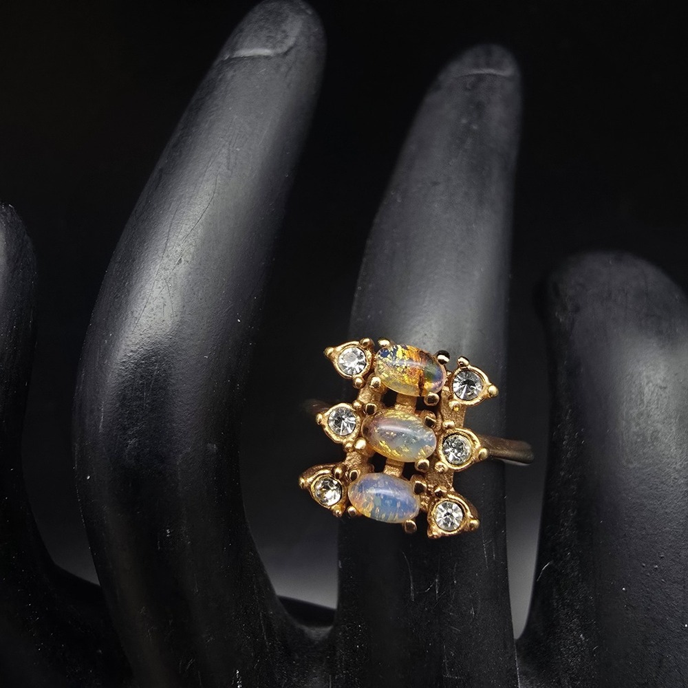 Avon 1987 Opaline Ring Size 6 Faux Opal Gold Tone Rhinestone Vintage